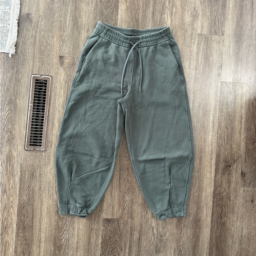 Lululemon Loungeful High-Rise Cropped Jogger - Picture 3 of 6